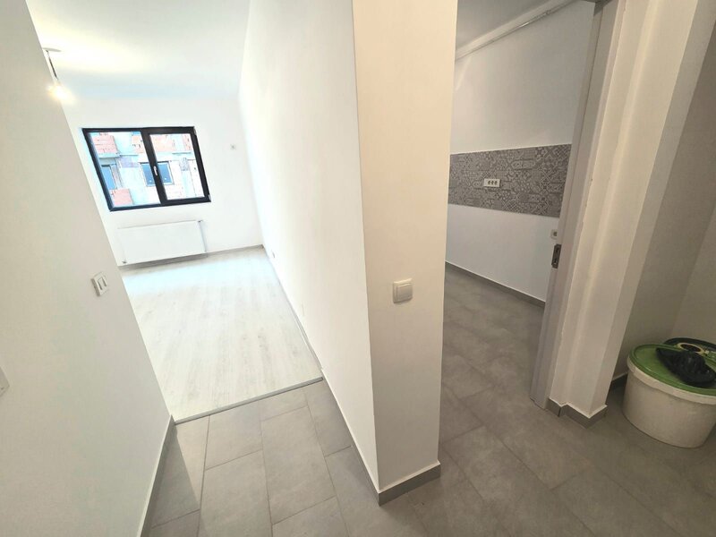 Garsoniera cartier Militari Residence - mutare imediata!!